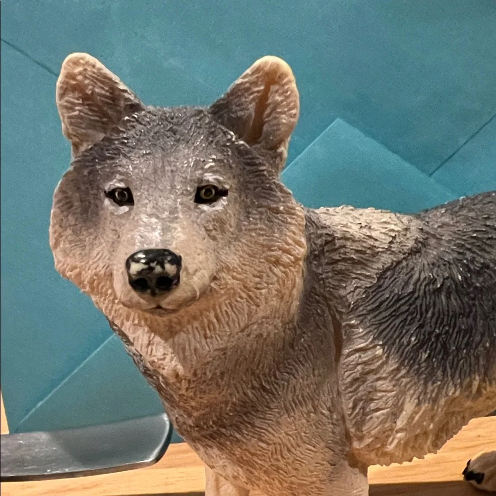 2 plastic wolf lot